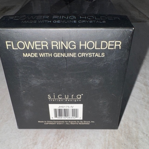 NIB- Ring Holder! Silver and Cream Flower Ring Holder - Picture 6 of 6